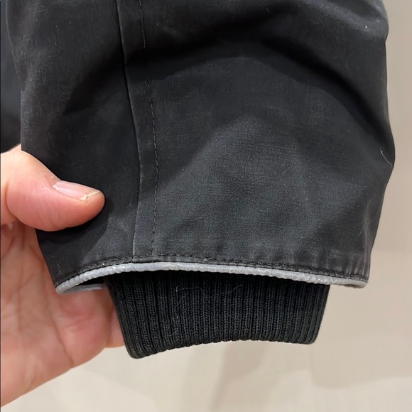 Canada Goose Black Kids Jacket with fur trim in very good gently worn condition - Picture 8 of 16